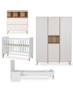Loft babykamer: bed 60 x 120 cm commode + kledingkast XL 4 deuren + Junior kit