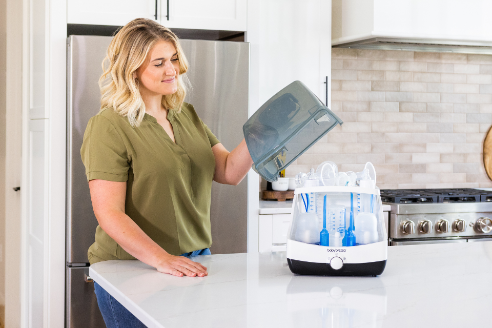 vrouw met sterilisator