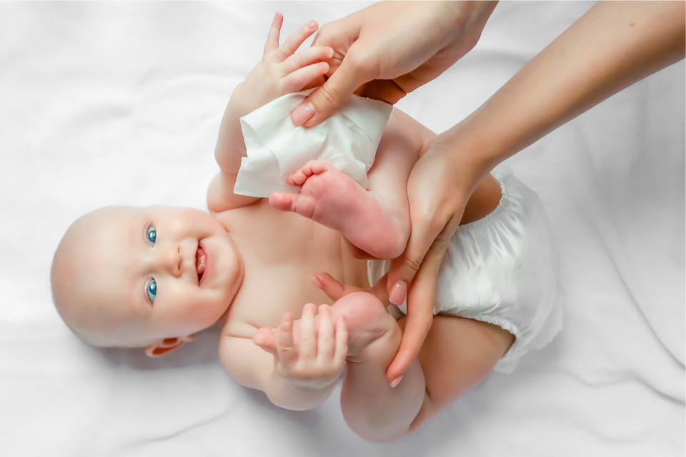 baby die verzorgd wordt